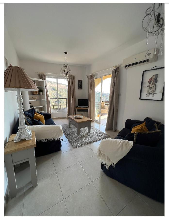 Hillview Apartment Пея Екстериор снимка