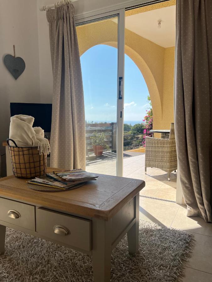 Hillview Apartment Пея Екстериор снимка
