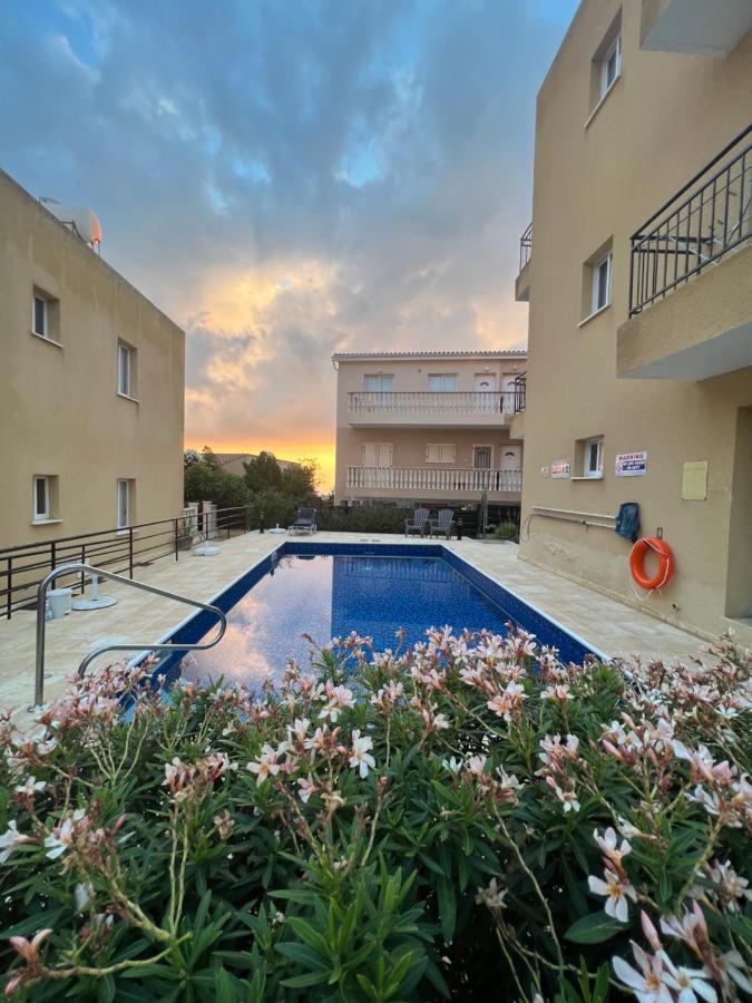 Hillview Apartment Пея Екстериор снимка