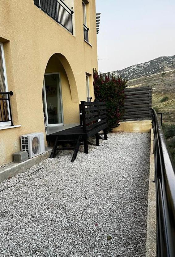 Hillview Apartment Пея Екстериор снимка