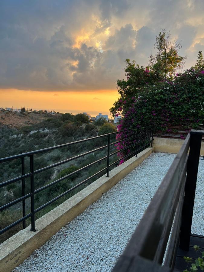 Hillview Apartment Пея Екстериор снимка