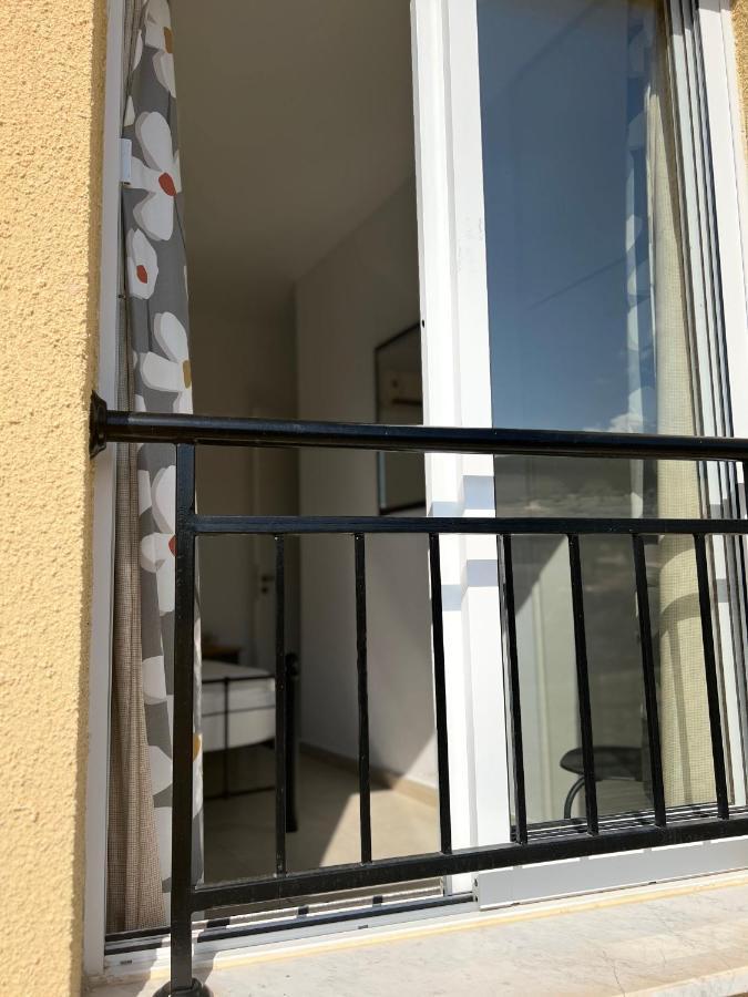 Hillview Apartment Пея Екстериор снимка