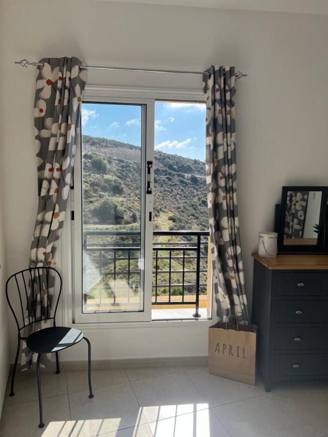 Hillview Apartment Пея Екстериор снимка