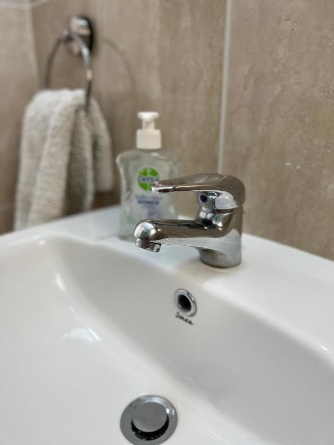 Hillview Apartment Пея Екстериор снимка