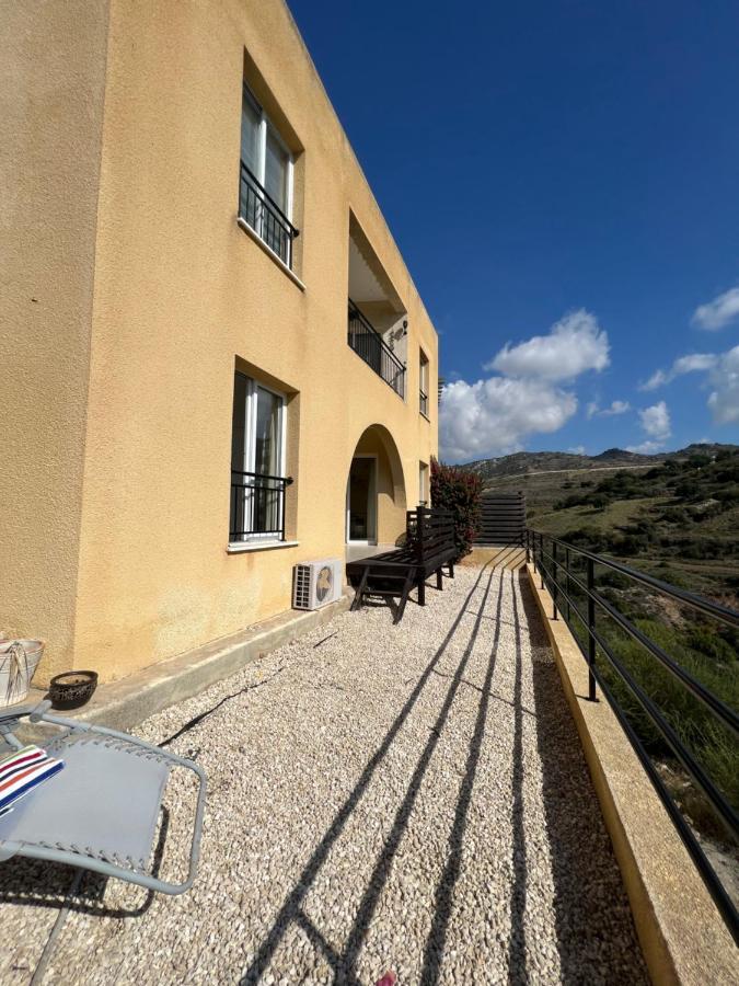 Hillview Apartment Пея Екстериор снимка