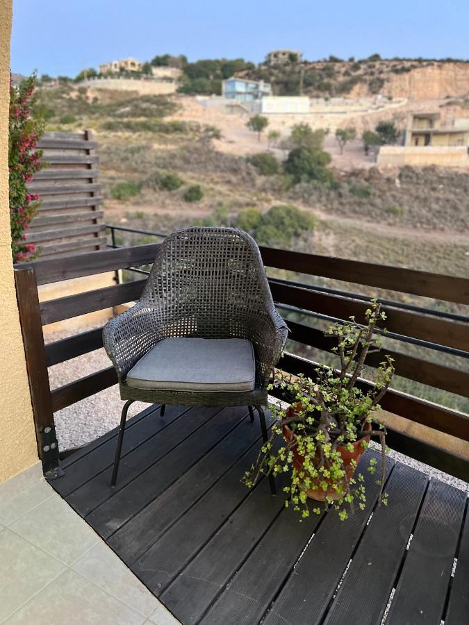 Hillview Apartment Пея Екстериор снимка