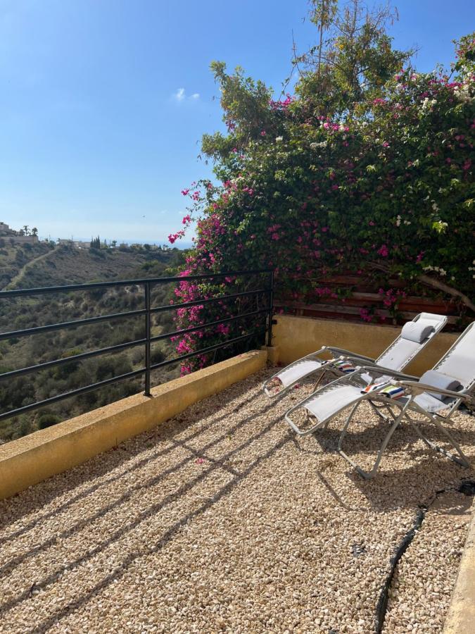 Hillview Apartment Пея Екстериор снимка
