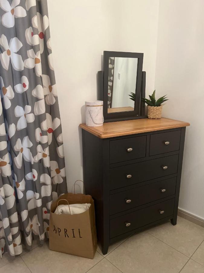 Hillview Apartment Пея Екстериор снимка