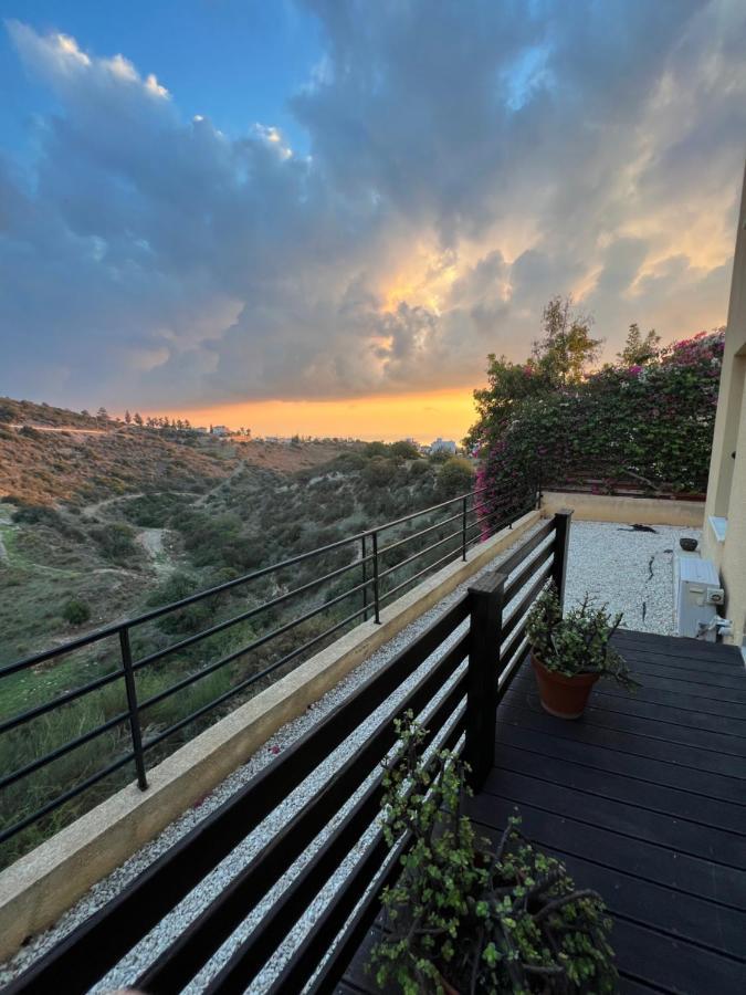 Hillview Apartment Пея Екстериор снимка